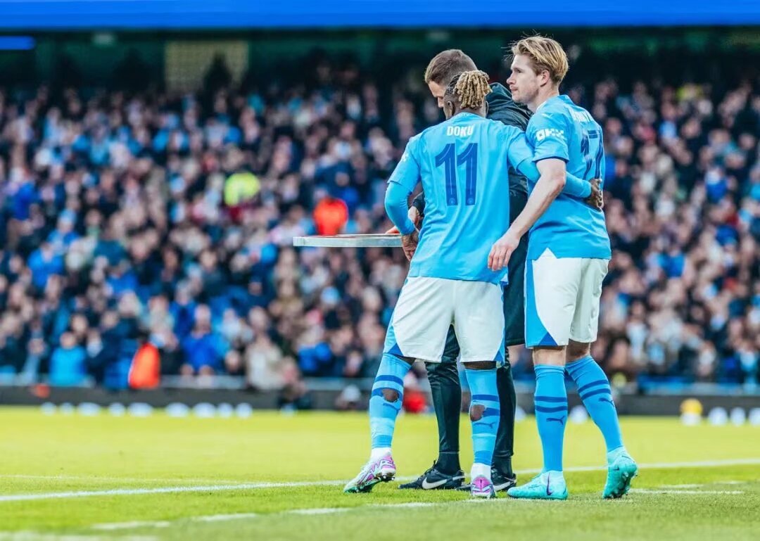 短道速滑世锦赛：中国队男子接力摘银 加拿大队再入三金