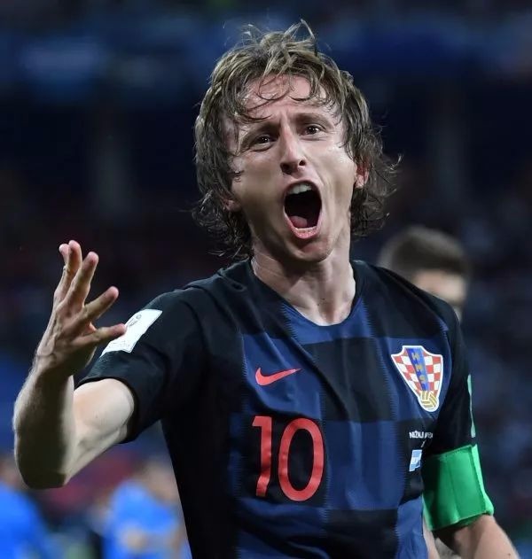 球场容量仅6000人！阿斯：仅部分巴萨球迷可申请购买对瓦伦的门票